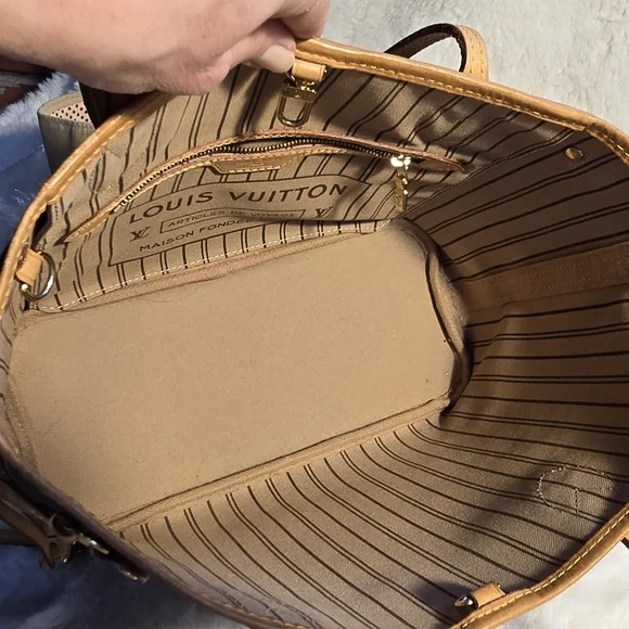 Louis Vuitton Brown Monogram Shoulder Bag - Picture 4 of 14